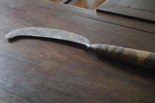 Bắt đối tượng dùng rựa giải quyết mâu thuẫn