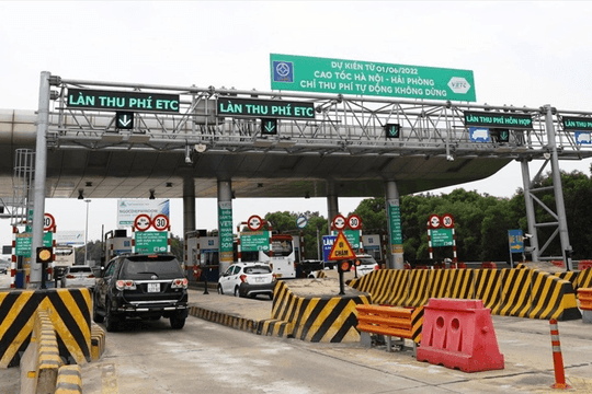 Thu phí 5 nhóm phương tiện, miễn 7 loại xe