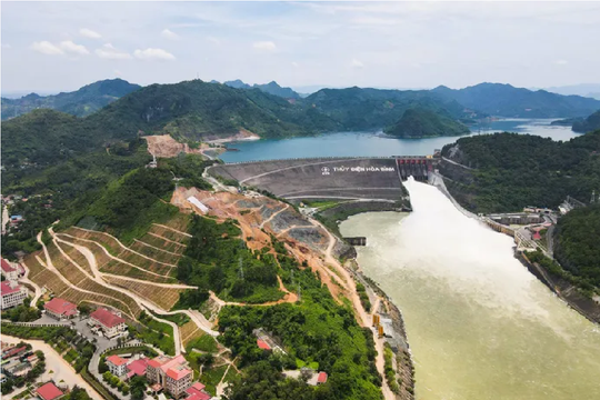 Mở cửa xả đáy thủy điện Sơn La, Tuyên Quang, Hòa Bình