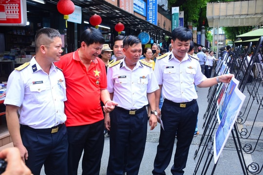 TP.HCM: Triển lãm ảnh "Yêu lắm Trường Sa ơi"