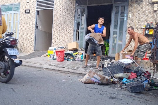 Cháy nhà trọ nhiều tầng, người thuê hốt hoảng tháo chạy