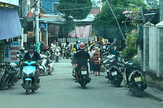 Dùng xăng tự tử, hai vợ chồng thương vong tại nhà riêng