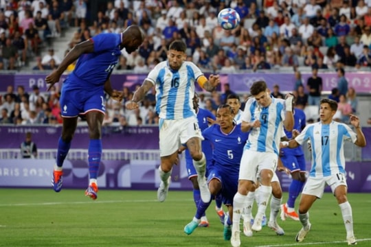 Argentina rời Olympic 2024 trong bức xúc và cãi vã