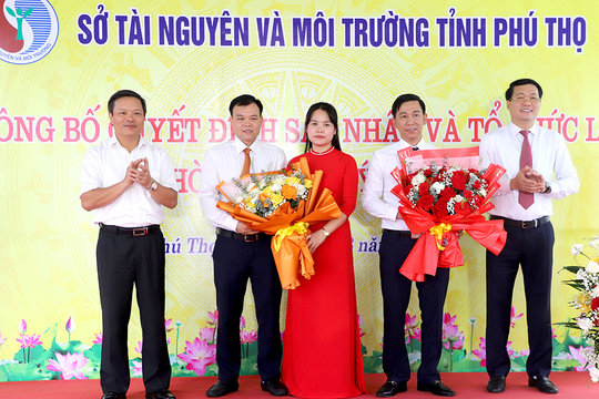 Phú Thọ: Công bố quyết định sáp nhập, tổ chức lại Văn phòng đăng ký đất đai