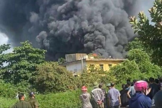 Hà Nội: Cháy lớn trong khu nhà xưởng tại huyện Gia Lâm