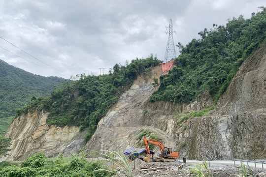 Hà Giang công bố tình huống khẩn cấp về nguy cơ đổ cột điện 110kV