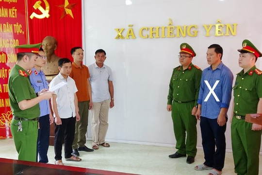 "Bắt tay" doanh nhân làm khống, Chủ tịch xã bị giam