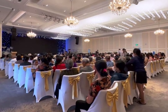 Mời tới nhà hàng hạng sang để giới thiệu, bán hàng trá hình