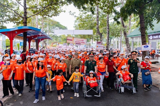 Hơn 5.000 người đi bộ “Vì nạn nhân chất độc dioxin năm 2024”