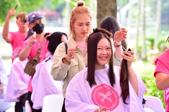 Hơn 130.000 người hiến tóc cho bệnh nhân ung thư vú