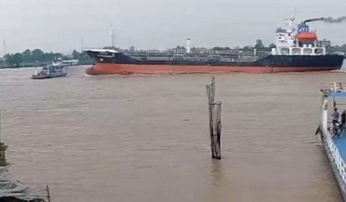 Thông tin chính thức về vụ tàu trọng tải lớn đâm phà chở khách ngang sông