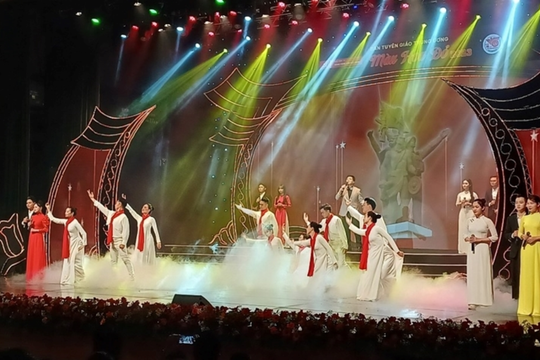 Chương trình nghệ thuật đặc biệt “Màu hoa đỏ”