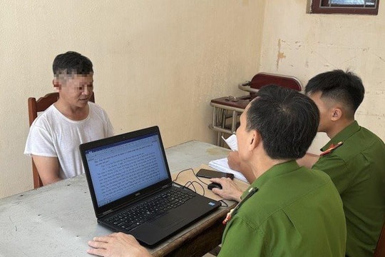 Hạt phó Quản lý đường bộ trộm biển báo giao thông