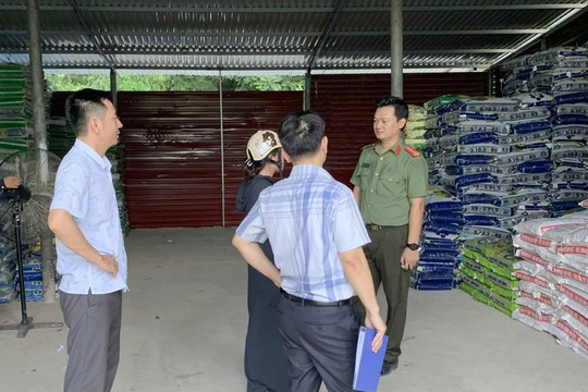 Phát hiện hàng chục tấn phân bón có dấu hiệu kém chất lượng