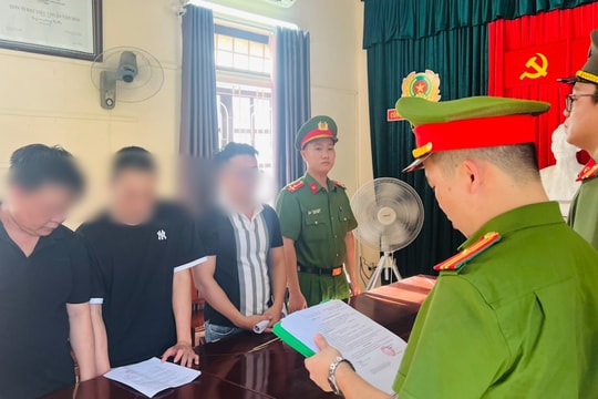 Bắt 3 đối tượng làm giả CMND để lập tài khoản ngân hàng bán kiếm tiền