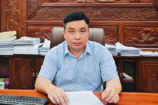 Chủ tịch huyện Cao Phong bị đình chỉ công tác để làm rõ vi phạm