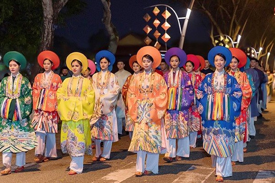 Tri thức may, mặc áo dài Huế được công nhận di sản văn hoá phi vật thể quốc gia