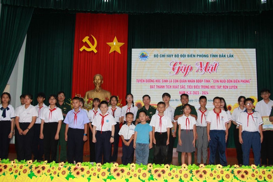 Gặp mặt tuyên dương học sinh có thành tích xuất sắc trong học tập