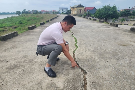 Thanh Hoá: Nơm nớp nỗi lo mặt đê nứt toác trong mùa mưa bão