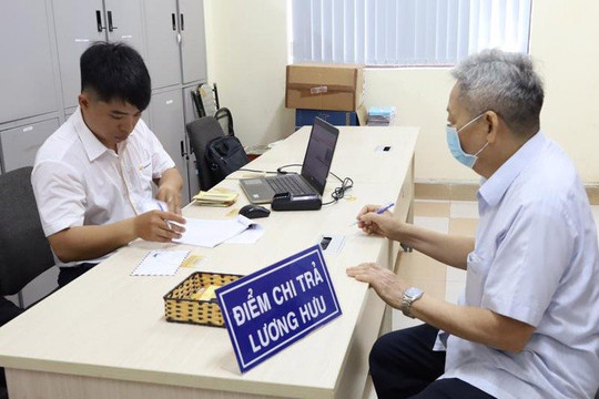 BHXH Việt Nam: Giảm khâu trung gian, chi trả trực tiếp lương hưu và trợ cấp BHXH qua tài khoản cá nhân cho người hưởng