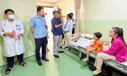 Điều tra nguyên nhân 148 công nhân nghi ngộ độc do ăn bánh mì