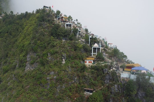 Hà Giang: Thêm một công trình điểm dừng chân ngắm cảnh trái phép