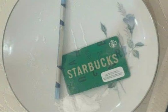 Nhóm nam nữ tụ tập "phê" ma túy