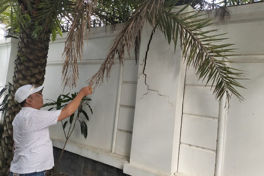 Bạc Liêu: Bãi tập kết vật liệu xây dựng bị phản ánh gây ô nhiễm, nứt nhà dân?