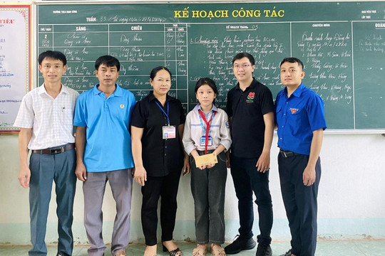 Quỹ từ thiện Bông Hồng Nhỏ: Đường đến trường có hoa!