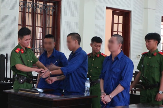 Đi uống thuốc cai nghiện lại rủ nhau buôn ma túy