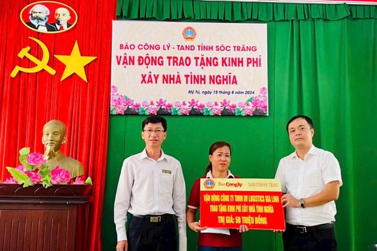 Báo Công lý trao tặng kinh phí xây nhà tình nghĩa cho người lao động TAND huyện Mỹ Tú
