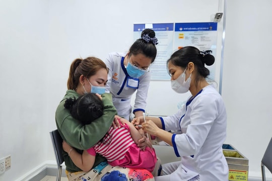 Cảnh giác biến chứng sởi muộn, không điều trị được ở trẻ em