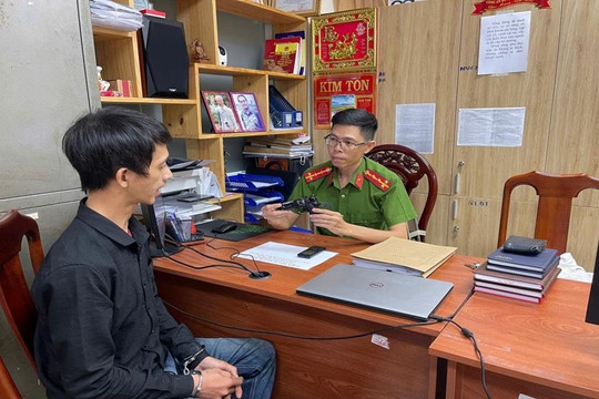 Dùng súng giả cướp điện thoại rồi nhắn tin đòi tiền chuộc
