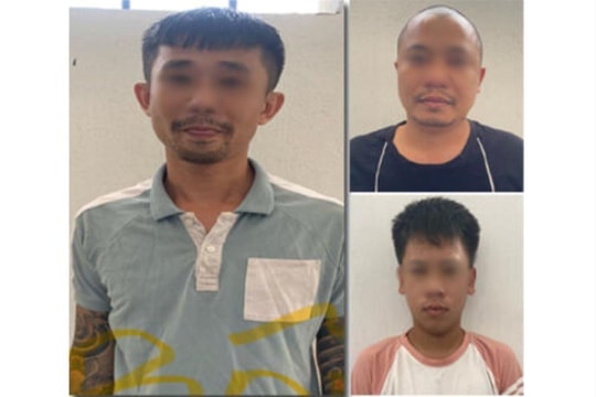 Bắt nhân viên cầm đồ lên xe máy, đưa ra chỗ vắng hành hung