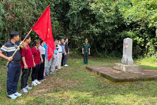 Chung tay hướng về học sinh vùng biên trước thềm năm học mới