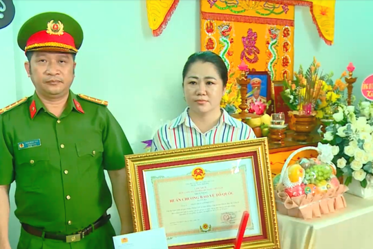 Truy tặng Huân chương Bảo vệ Tổ quốc cho Trung tá CSGT hy sinh