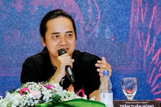 Bức Tường mang đến rock show lớn nhất trong nhà hát