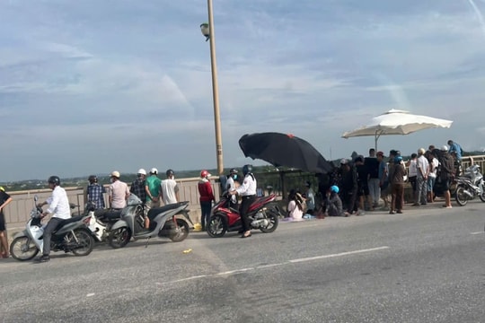 Tìm kiếm thanh niên nhảy cầu Nguyệt Viên