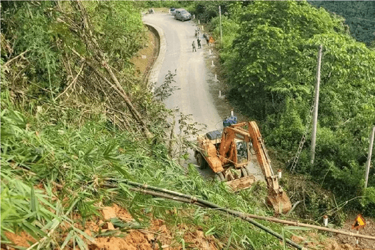 Sạt lở trên Quốc lộ 4H, Lai Châu và Điện Biên bị chia cắt hoàn toàn
