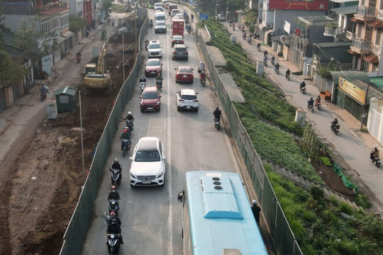 Phân luồng giao thông đường Âu Cơ, Hà Nội