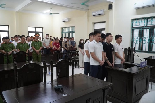 Hoãn xét xử 5 cựu cầu thủ bóng đá về tội sử dụng ma túy