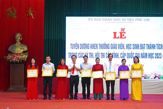 Huyện Phú Lộc tuyên dương giáo viên, học sinh có thành tích cao