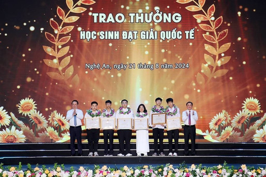 Nghệ An tuyên dương 163 học sinh giỏi