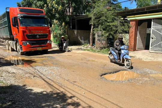 Thanh Hóa: Tỉnh lộ 520 xuống cấp, tiềm ẩn nguy cơ tai nạn