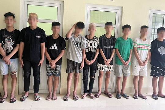 Nhóm thanh thiếu niên có sở thích quái đản "cướp biển số xe"