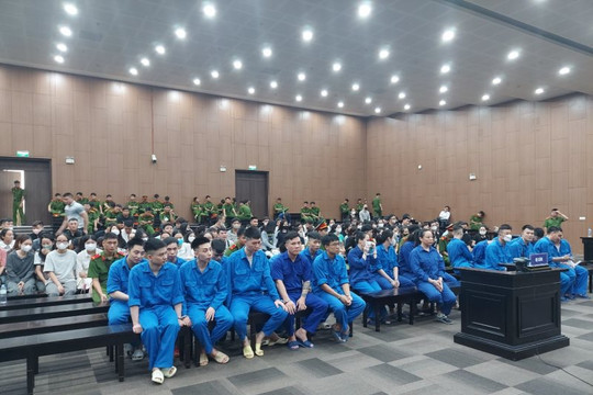 135 bị cáo cho vay lãi nặng, cưỡng đoạt tài sản hầu tòa