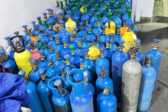 Phát hiện kho khí cười chuyên cung cấp cho các khu vui chơi, giải trí