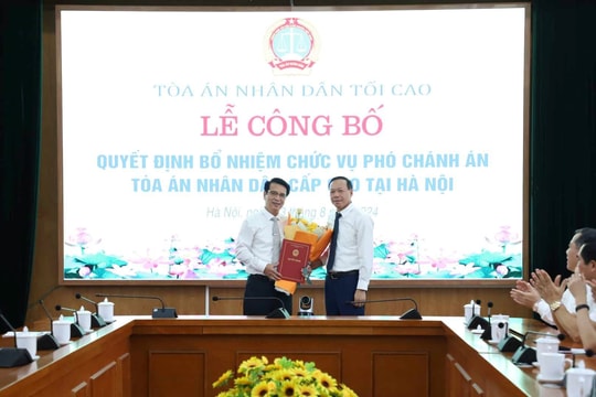Trao quyết định bổ nhiệm Phó Chánh án TAND cấp cao tại Hà Nội
