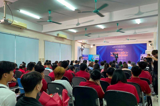 Gần 500 sinh viên tham dự ngày hội việc làm tại Hà Nội