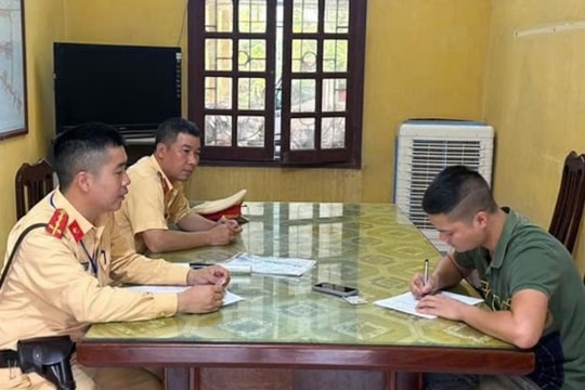 Xử phạt ôtô vượt đèn đỏ thông qua video trên mạng xã hội